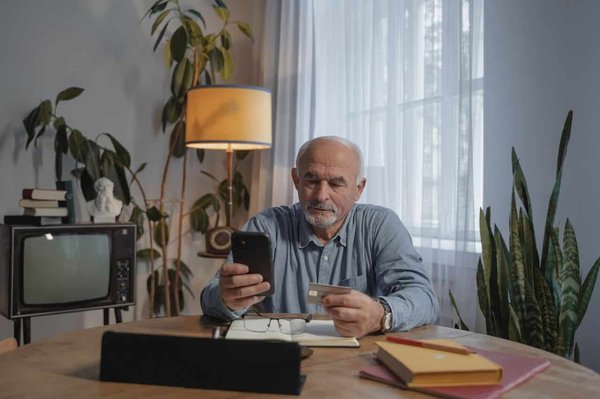 Quels sont les aspects juridiques de la vente de produits dérivés en ligne?